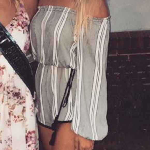 URBAN OUTFITTERS OFF THE SHOULDER ROMPER - Picture 2 of 4